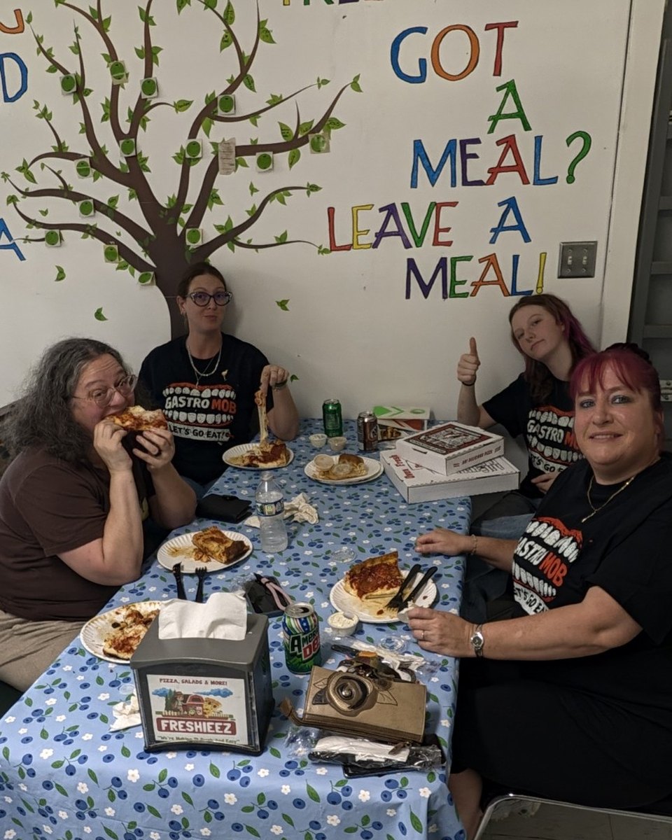 GastroMob members sharing a meal at Freshieez Pizza